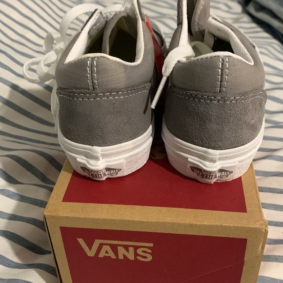 Vans - Picture 2 of 6